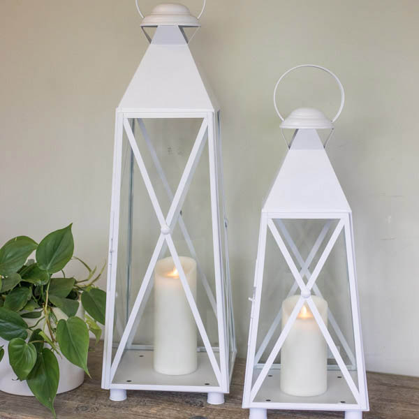 pair3 An image of white pair outdoor lanterns
